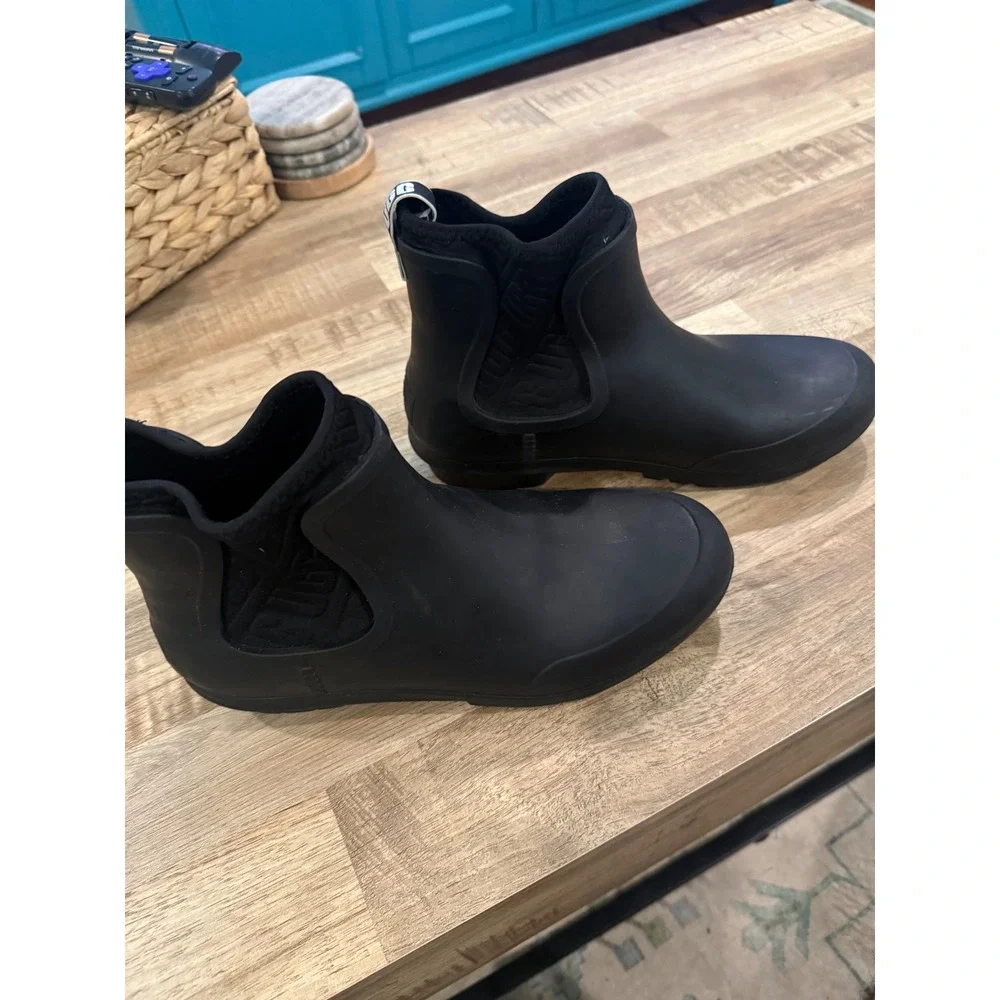 UGG Chevonne Rain Boots Womens Black Rubber Ankle Booties Waterproof Matte